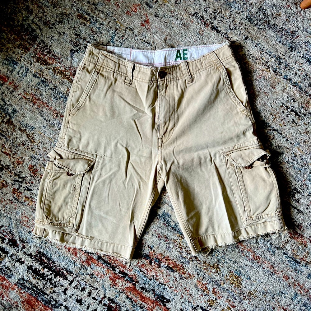American Eagle tan cargo shorts
